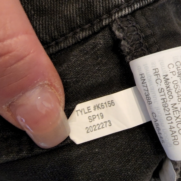 Madewell High-Rise Denim Shorts in Lunar Wash - Picture 4 of 16